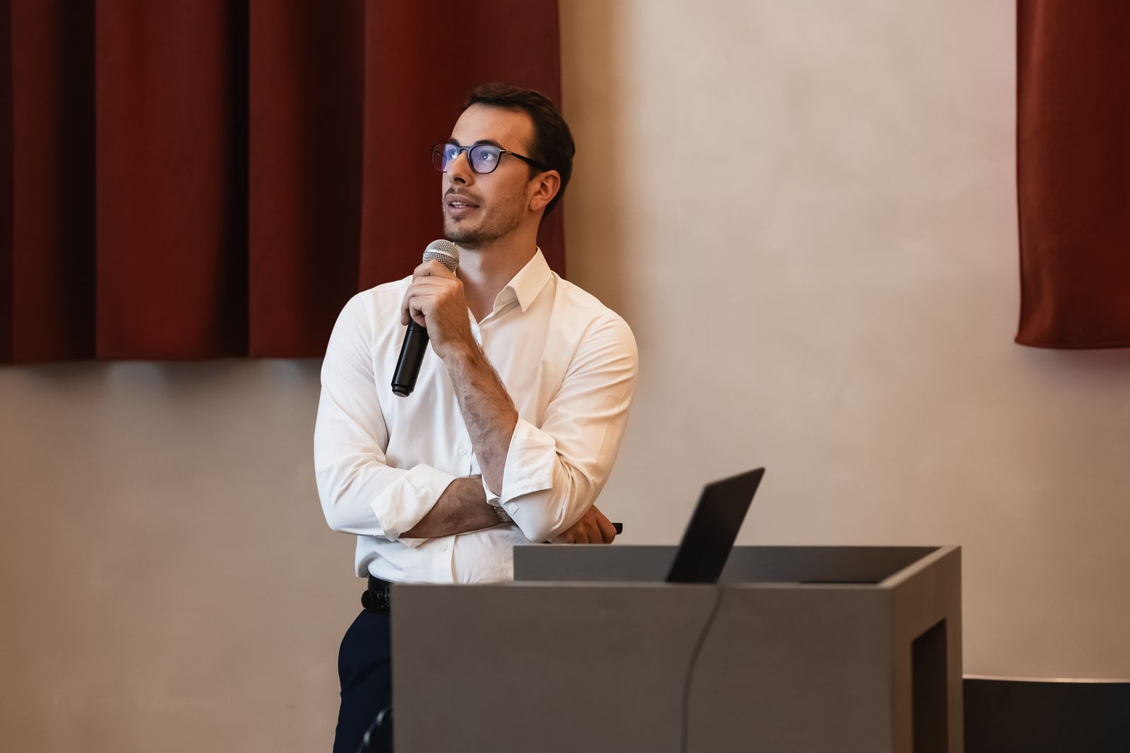 Pietro Lezzani speaking with a microphone beside a lectern.